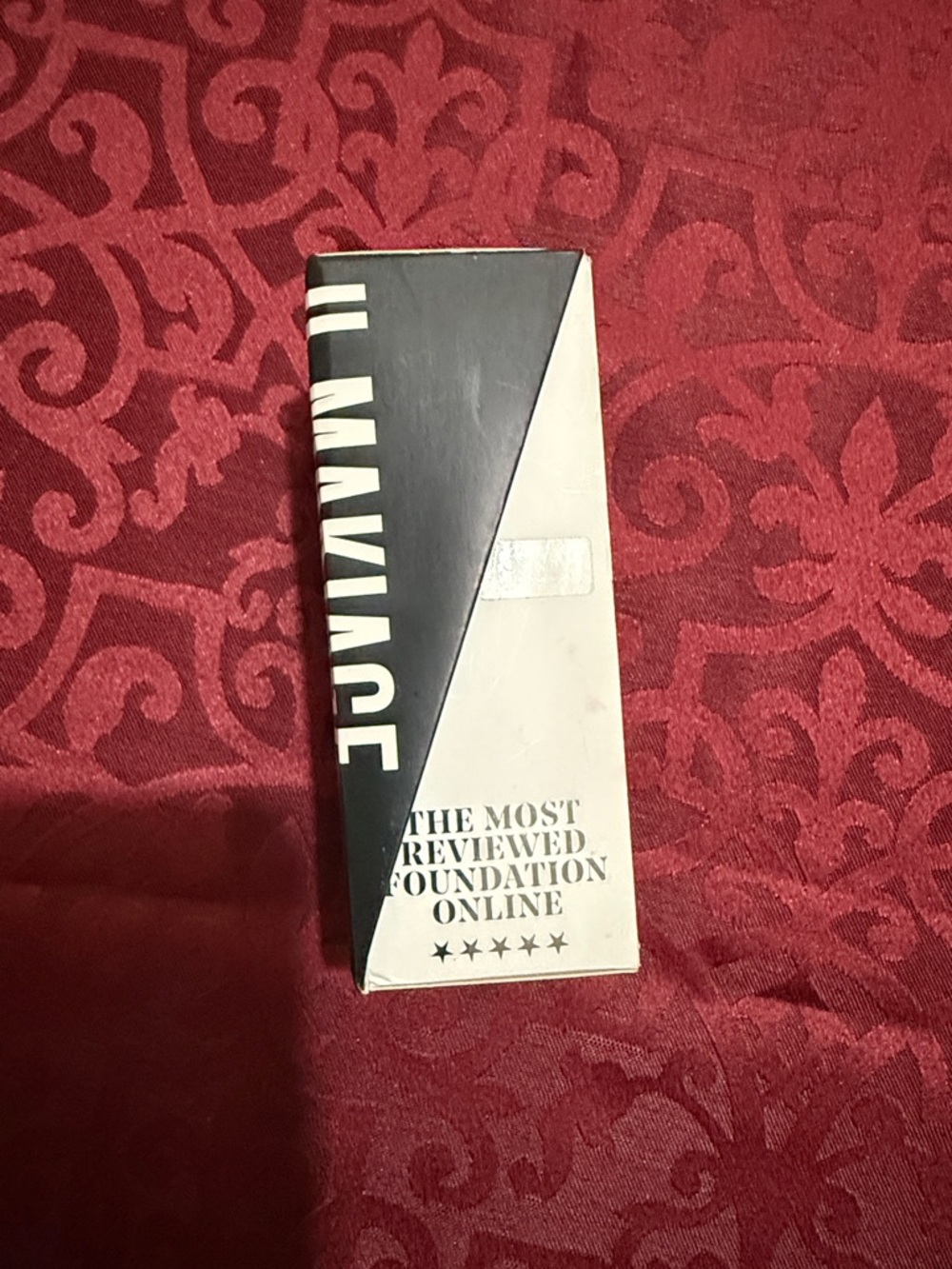 IL MAKIAGE Liquid Foundation in Beige with Black Cap